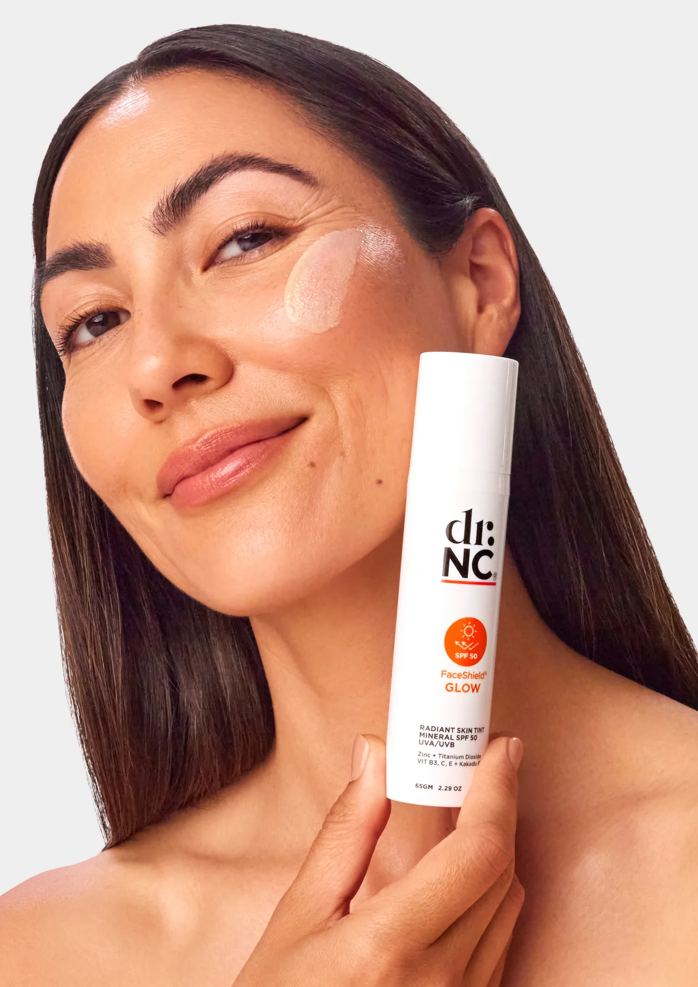 drNC FACESHIELD GLOW SPF 50 - INVISIBLE DEWY FINISH - Image 5